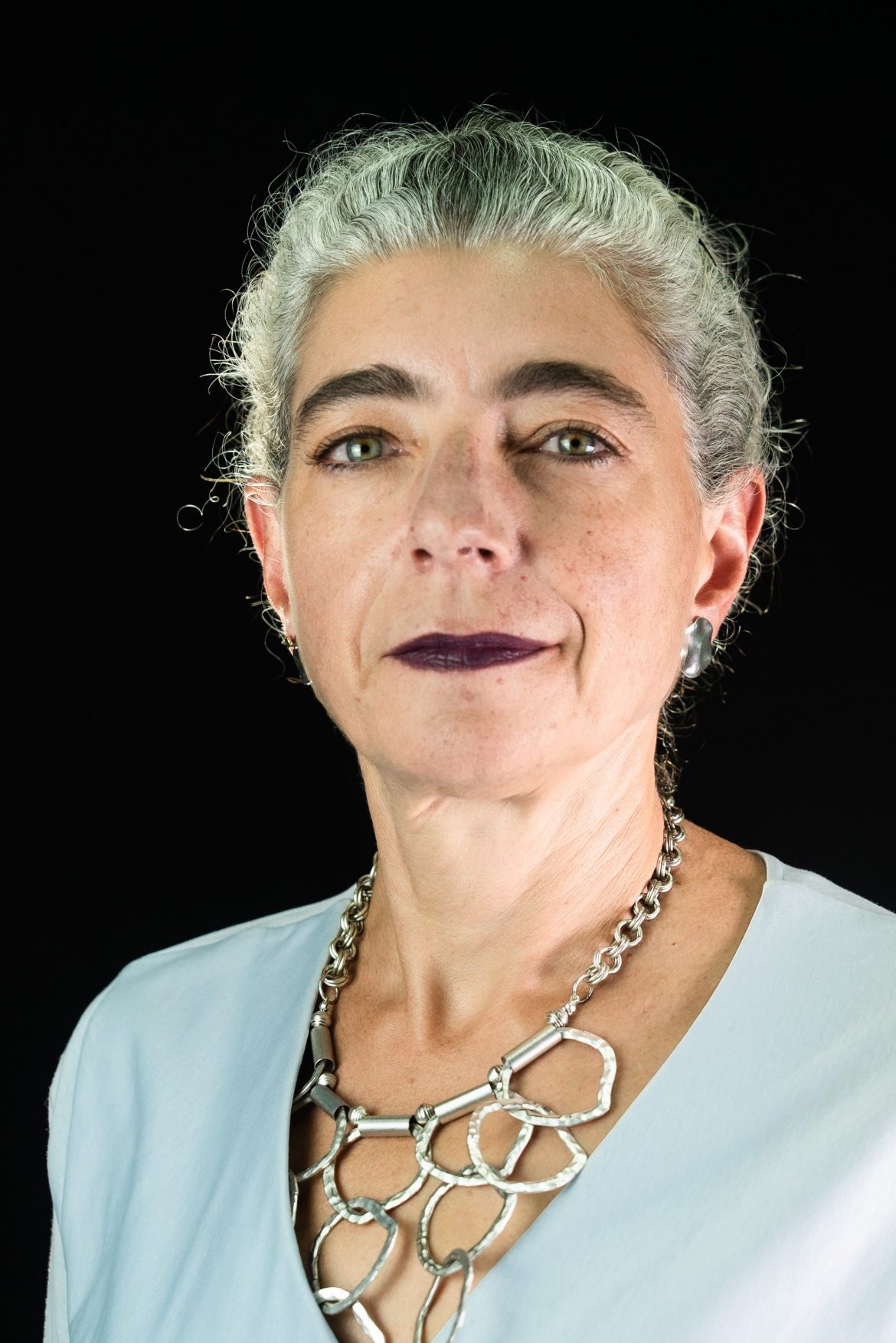 Sin alegría, pasión, entrega, fuerza, empuje, curiosidad y amor no hay vida. La vida es hoy no mañana. Ana María de la Cámara